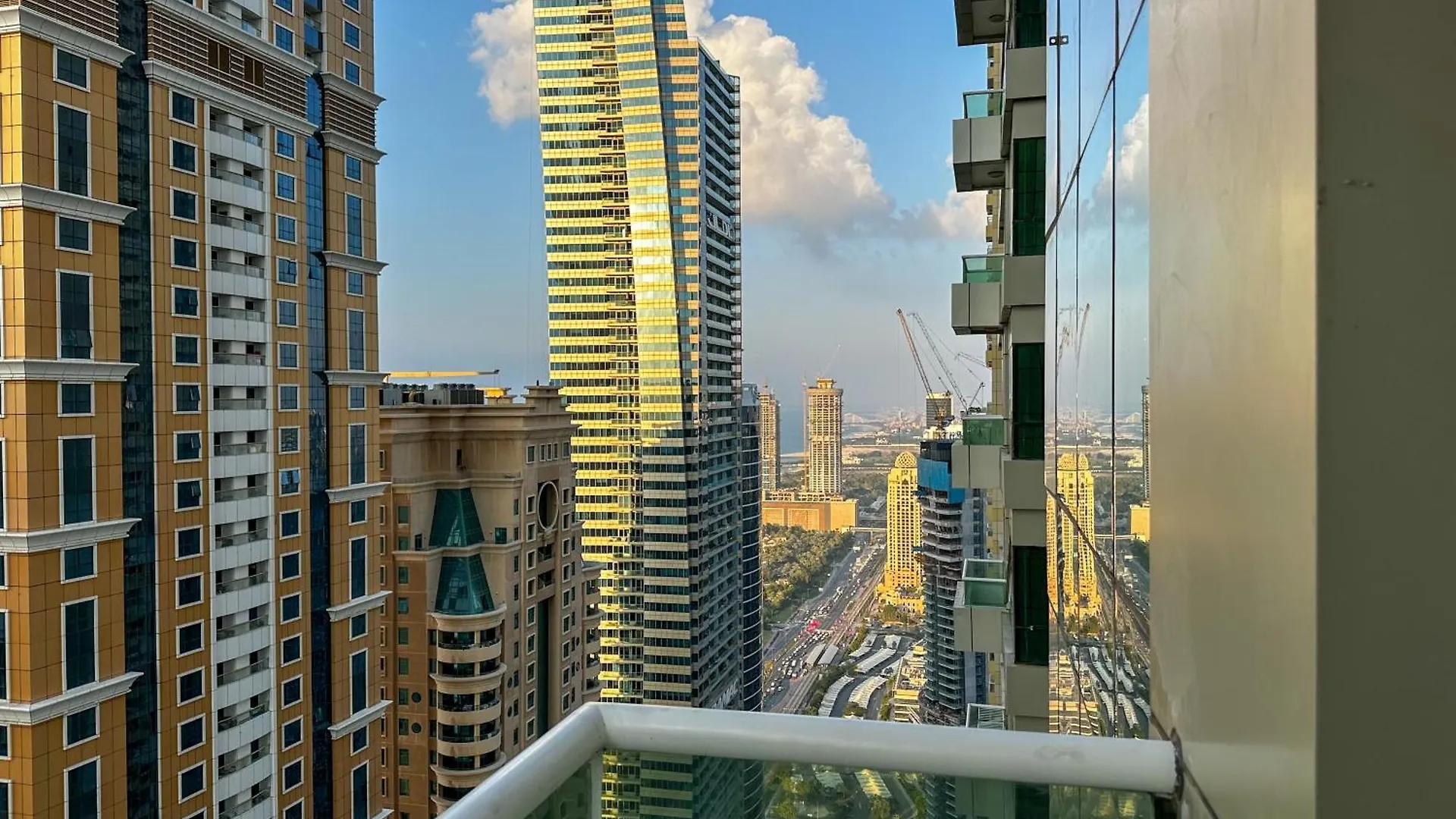 Pineapple Xpress Apartment Dubai