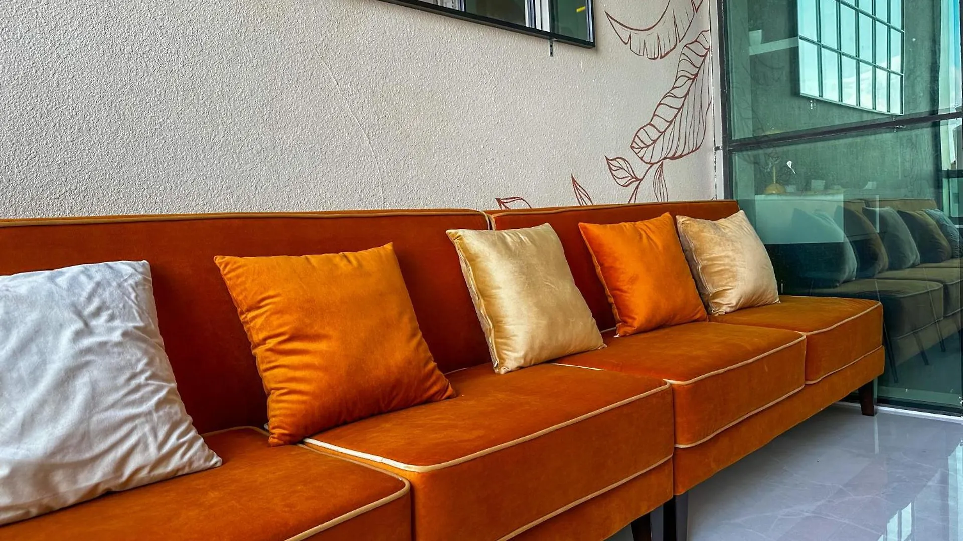 Pineapple Xpress Apartment Dubai