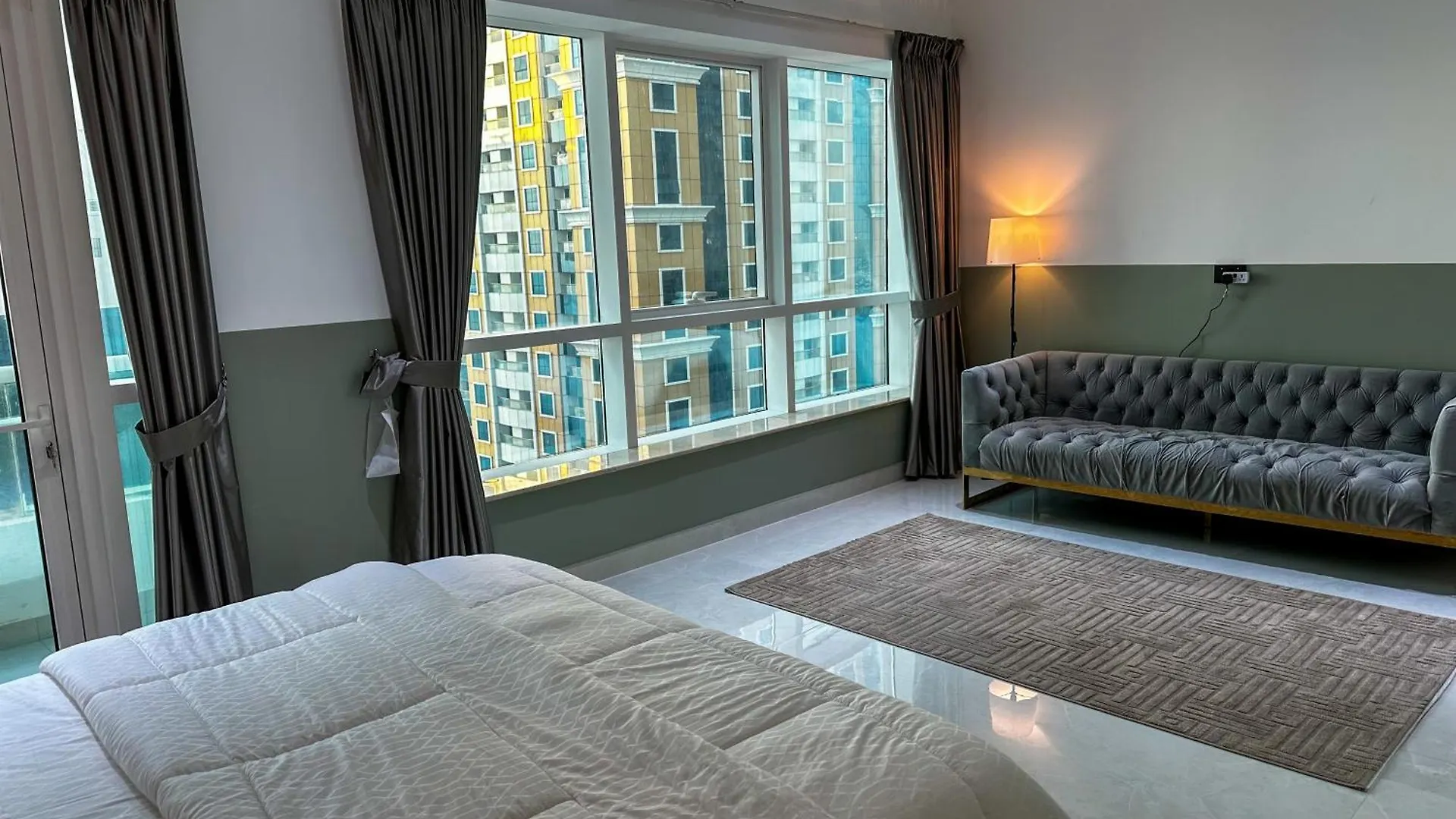 Pineapple Xpress Apartment Dubai