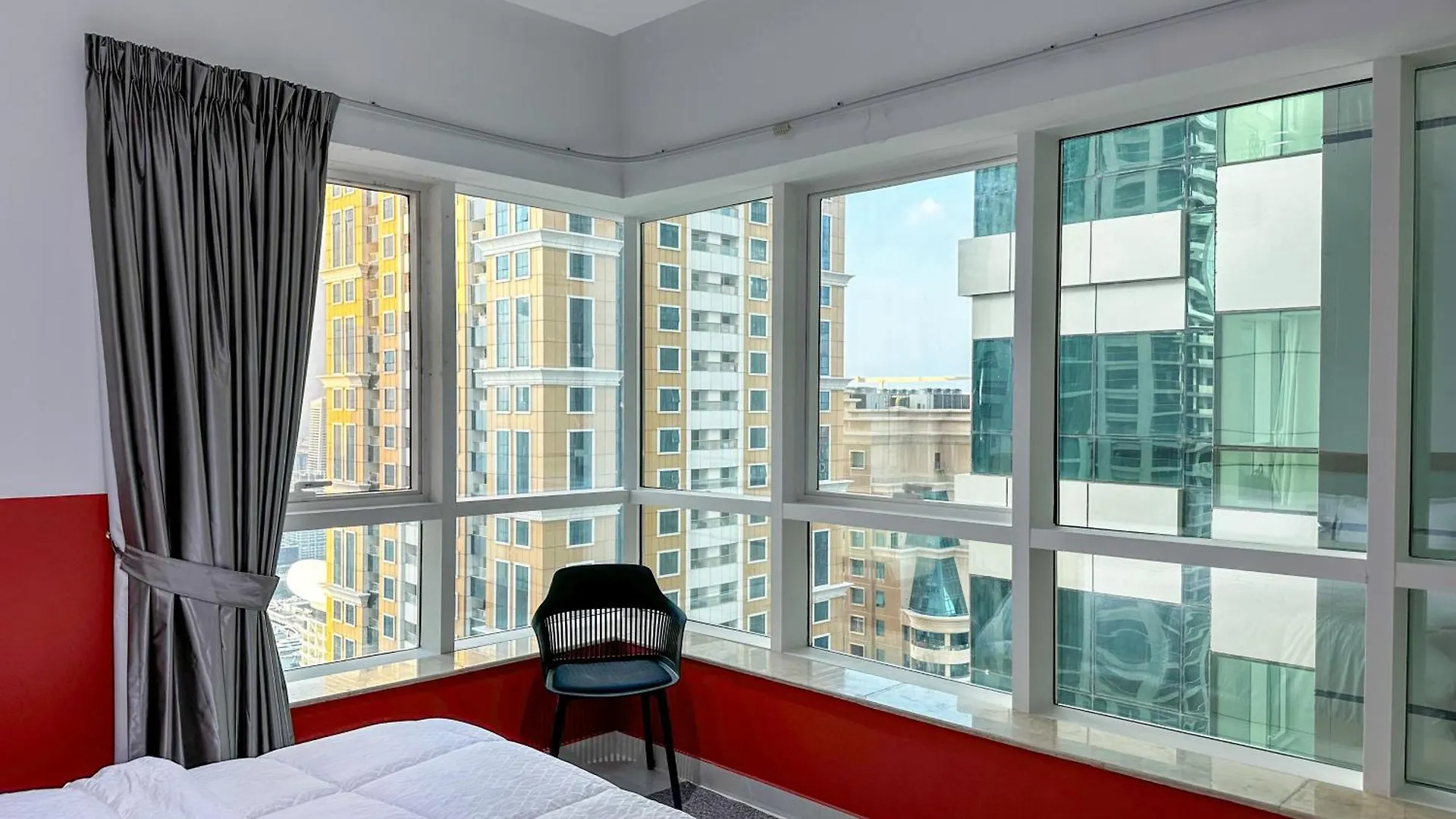 Pineapple Xpress Apartment Dubai