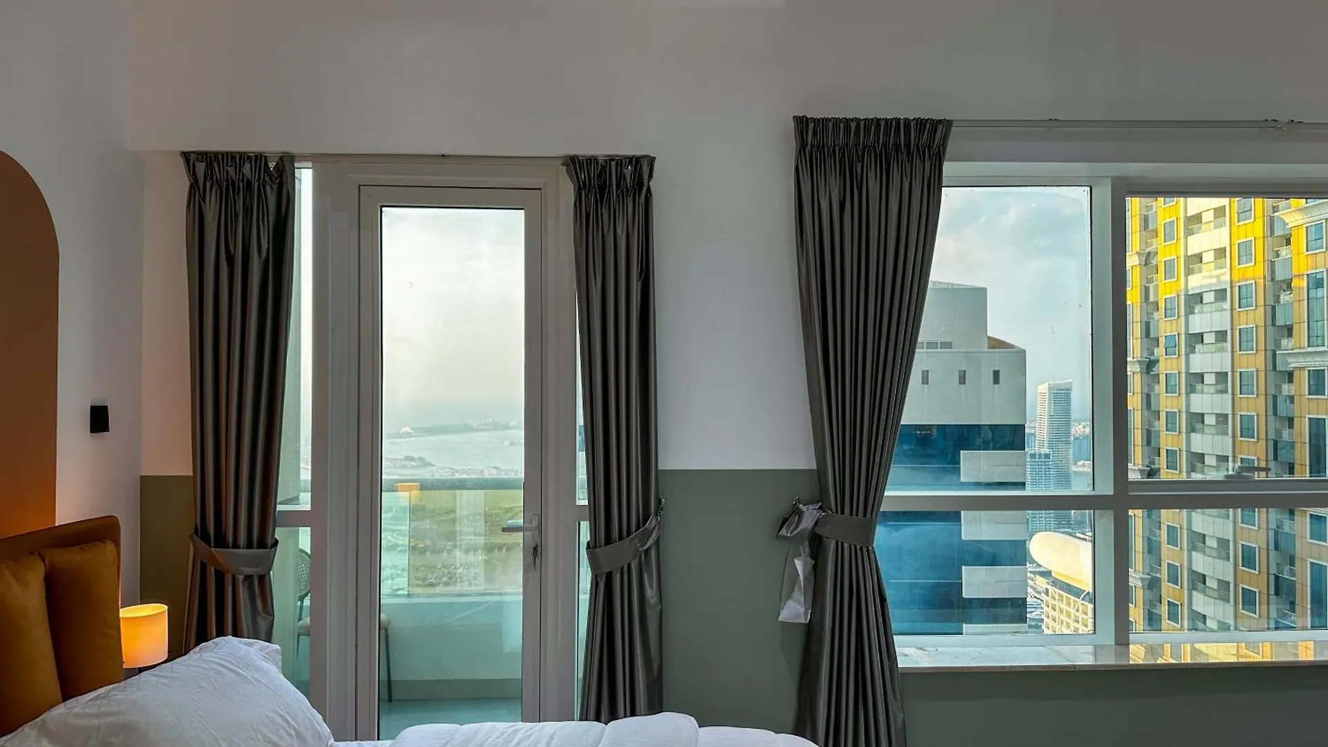 Pineapple Xpress Apartment Dubai