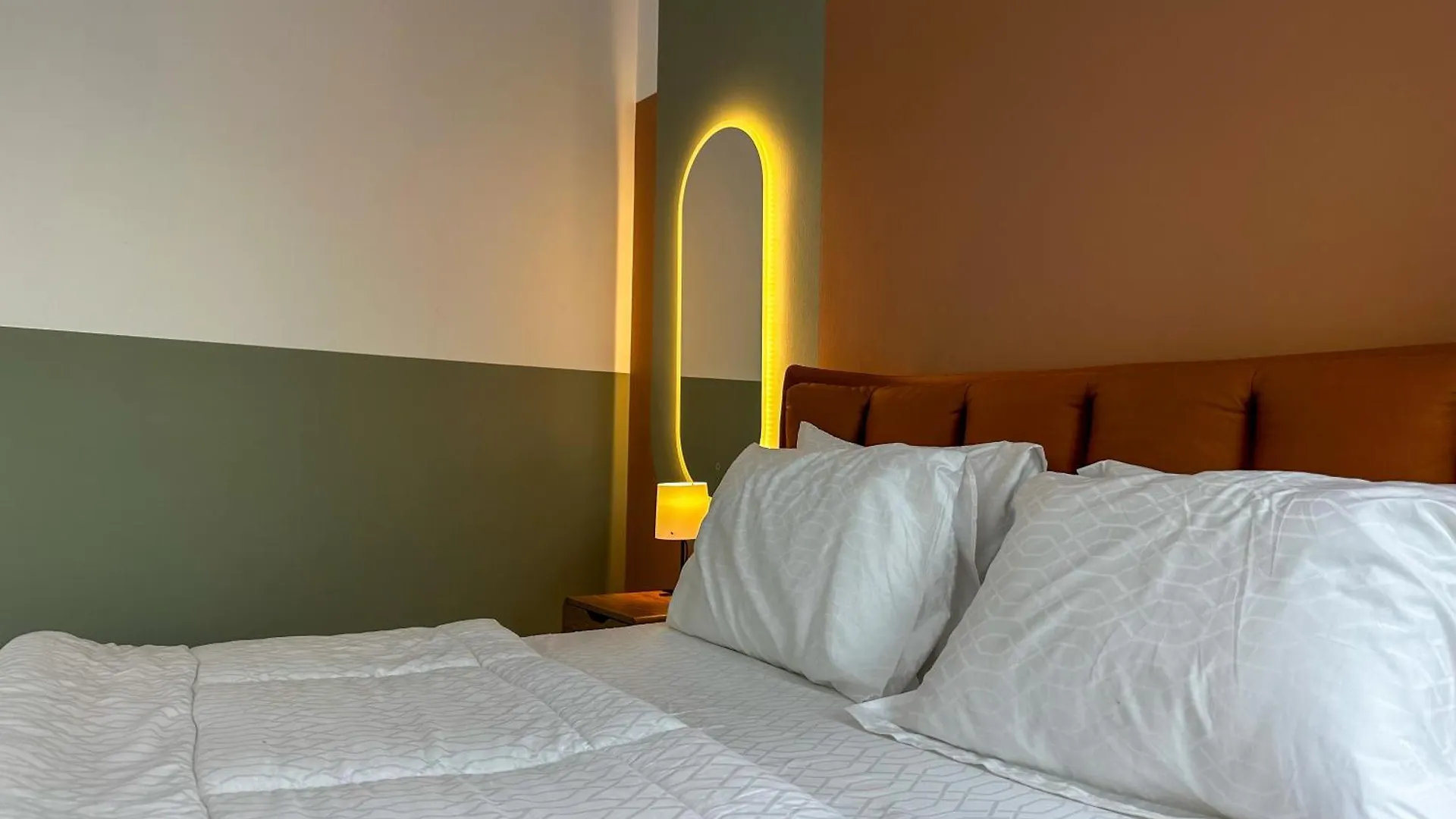Pineapple Xpress Apartment Dubai