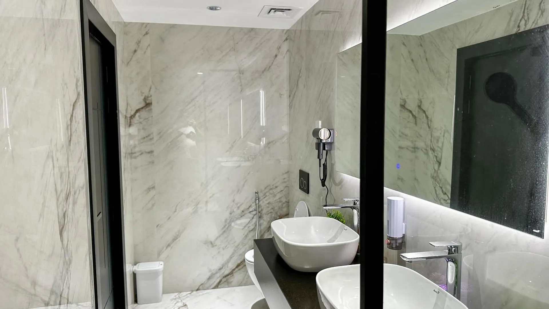 Pineapple Xpress Apartment Dubai