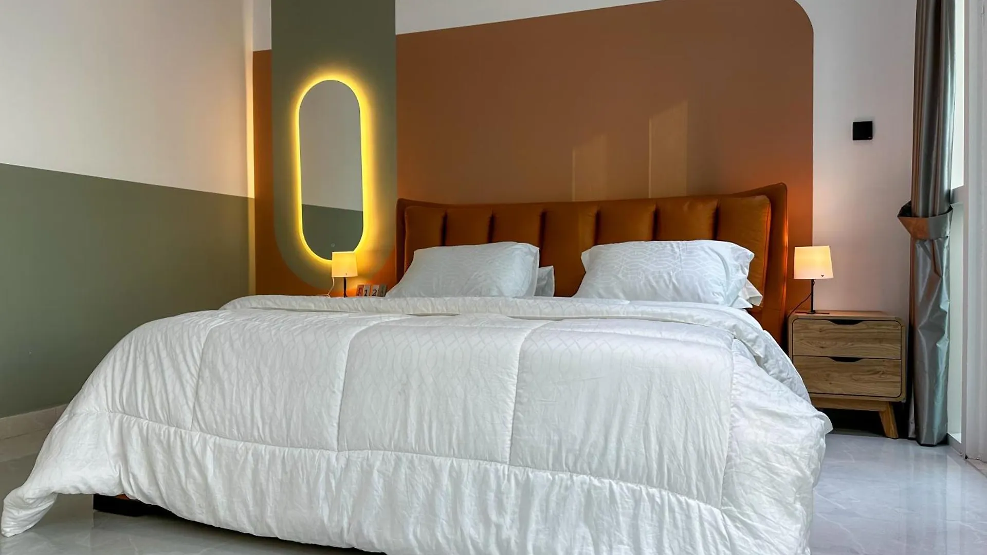 Pineapple Xpress Apartment Dubai