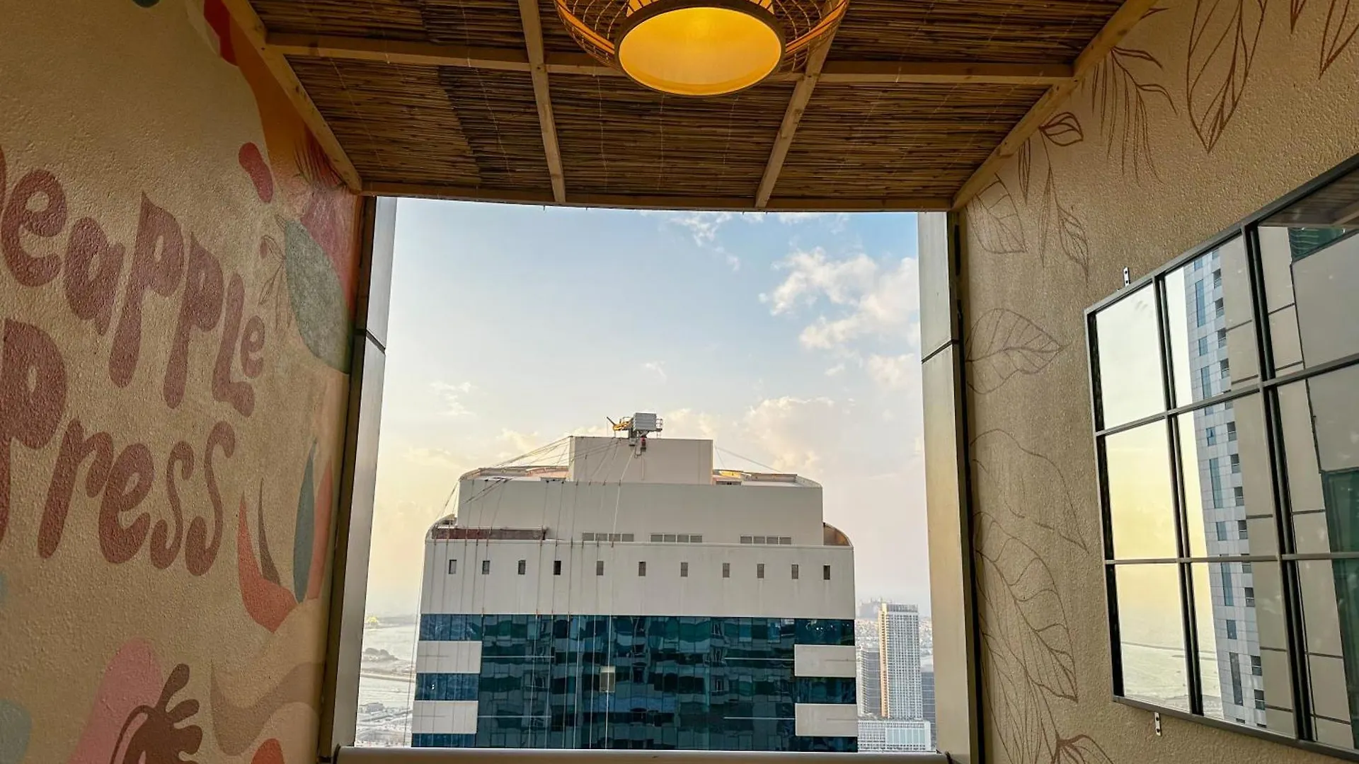 Pineapple Xpress Apartment Dubai