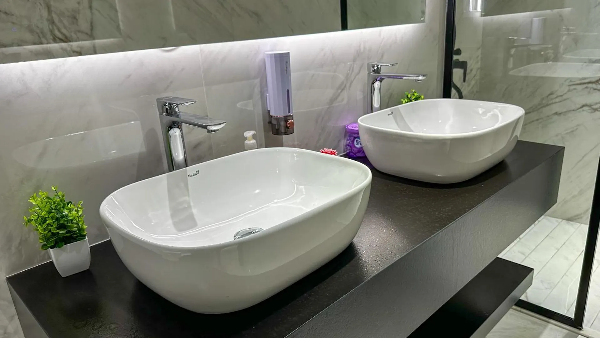 Pineapple Xpress Apartment Dubai